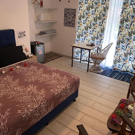 A Tomo Mai Homestay, Close To Airport, Private Bathroom Free Parking And Wifi With High Connection And Breakfast Optional パペーテ エクステリア 写真