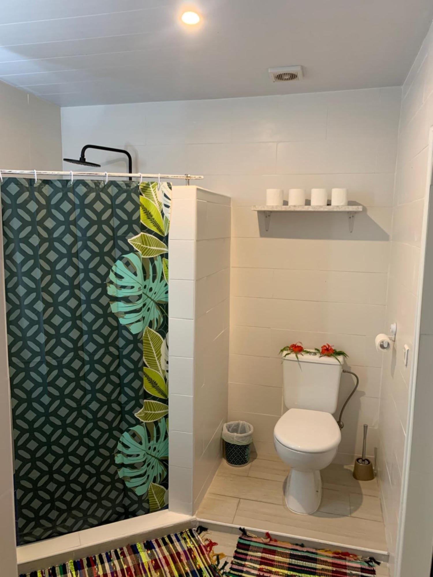 A Tomo Mai Homestay, Close To Airport, Private Bathroom Free Parking And Wifi With High Connection And Breakfast Optional パペーテ エクステリア 写真