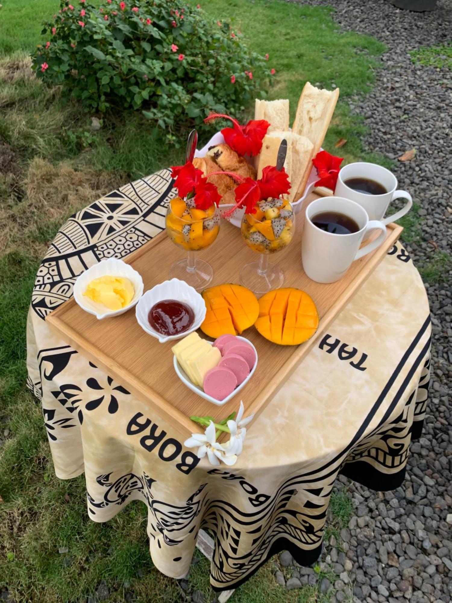 A Tomo Mai Homestay, Close To Airport, Private Bathroom Free Parking And Wifi With High Connection And Breakfast Optional パペーテ エクステリア 写真