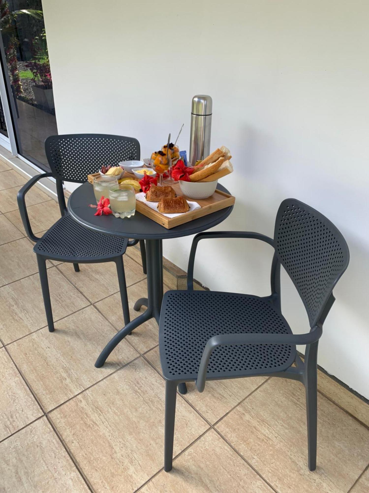A Tomo Mai Homestay, Close To Airport, Private Bathroom Free Parking And Wifi With High Connection And Breakfast Optional パペーテ エクステリア 写真