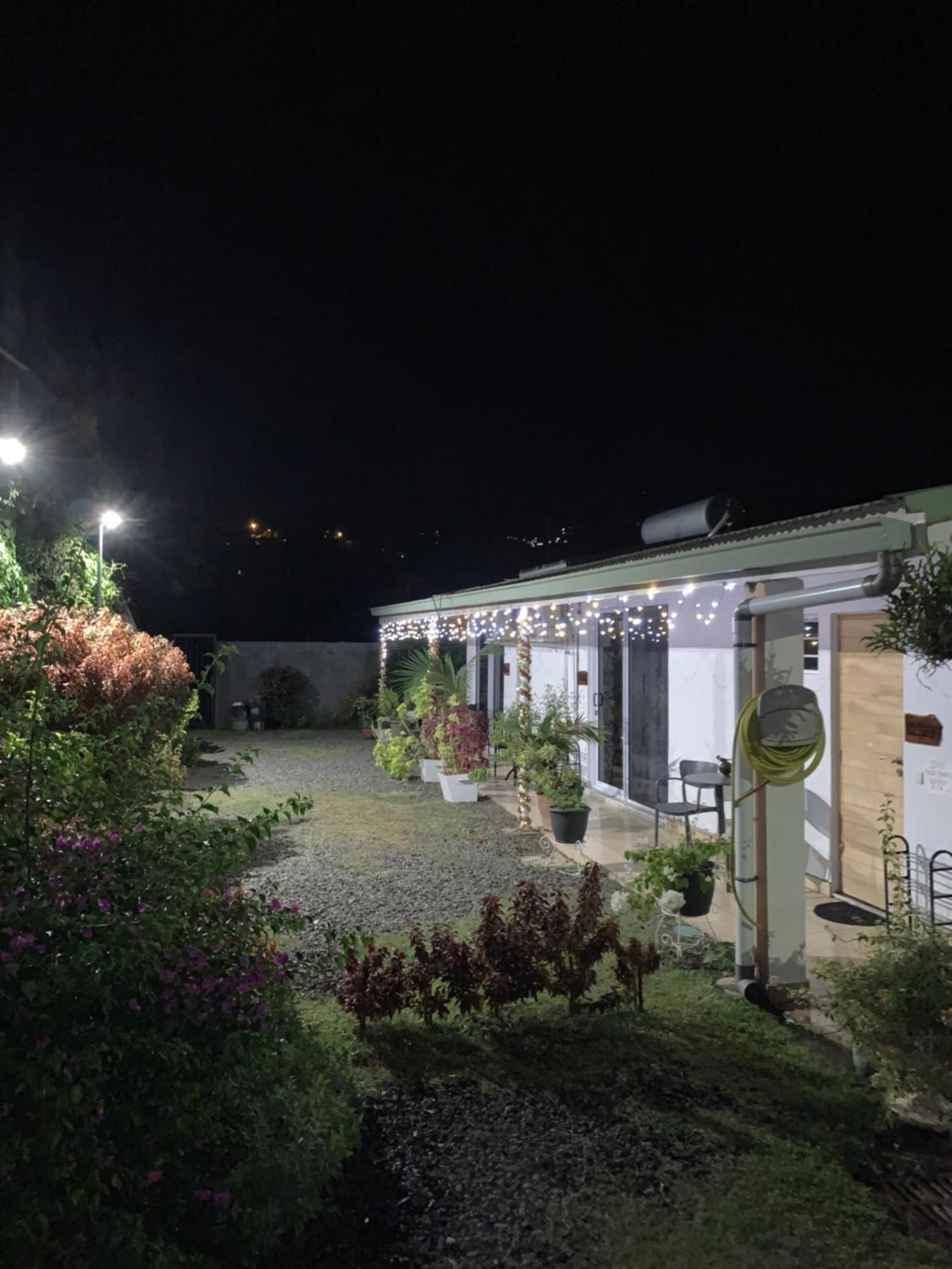 A Tomo Mai Homestay, Close To Airport, Private Bathroom Free Parking And Wifi With High Connection And Breakfast Optional パペーテ エクステリア 写真