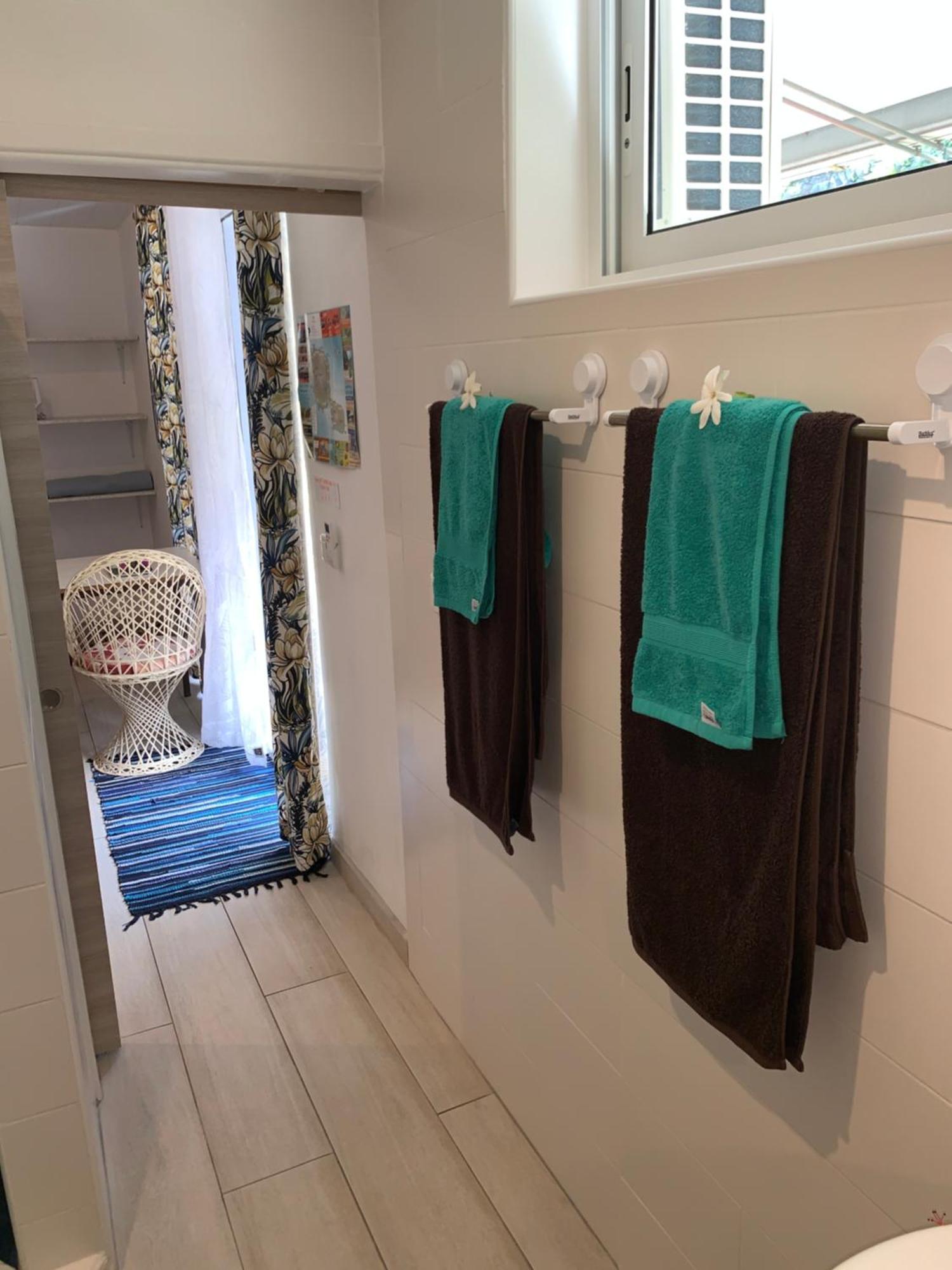 A Tomo Mai Homestay, Close To Airport, Private Bathroom Free Parking And Wifi With High Connection And Breakfast Optional パペーテ エクステリア 写真